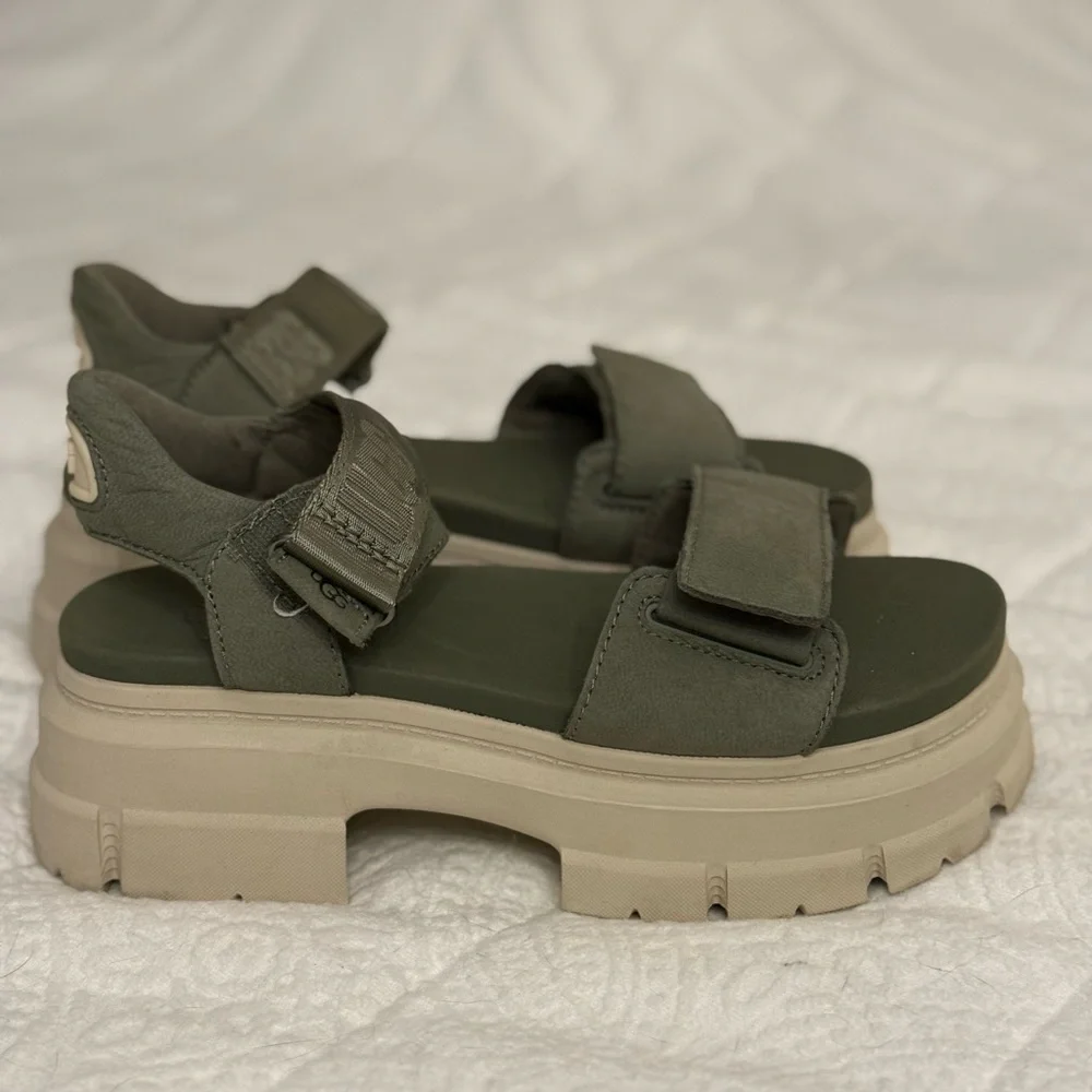 UGG Dark Green Platform Sandals - Picture 2 of 4